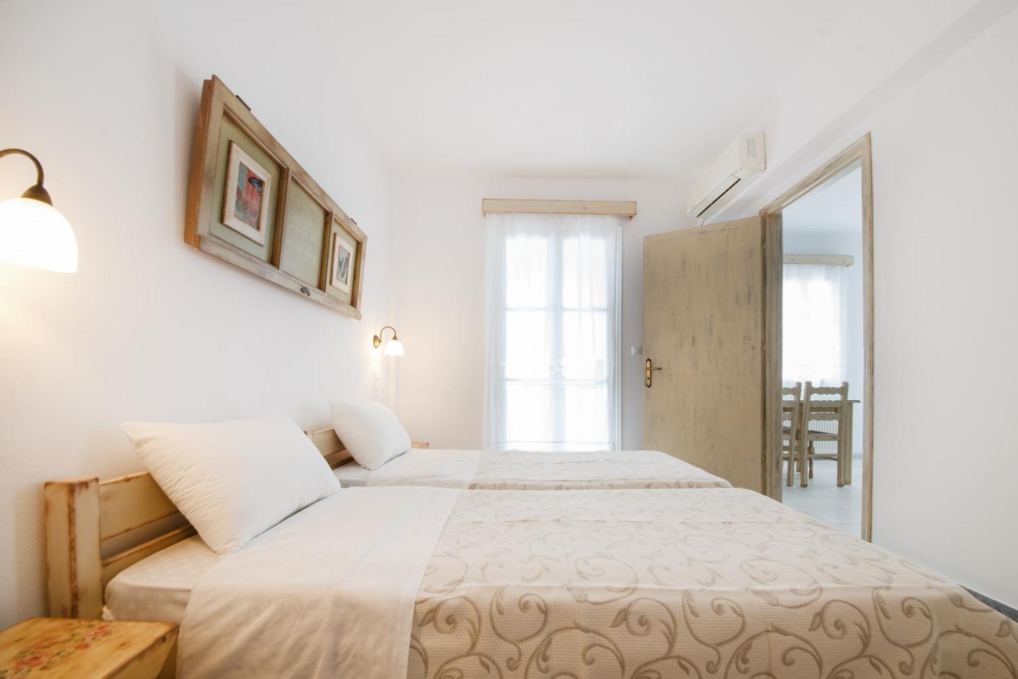 Deluxe One-Bedroom Apartment City View